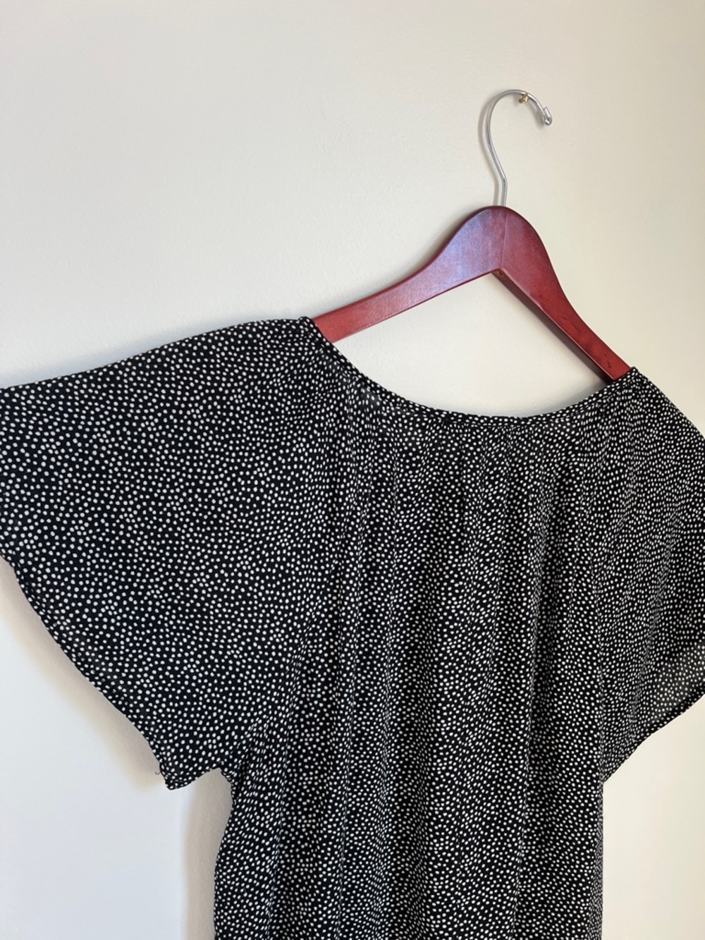 LOFT | Black & White Dot Short Flutter Sleeves Office Blouse Style #612187 Small - Picture 8 of 17